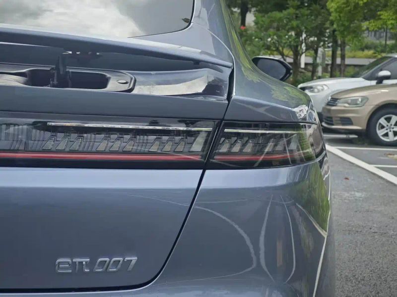 eπ sedan
