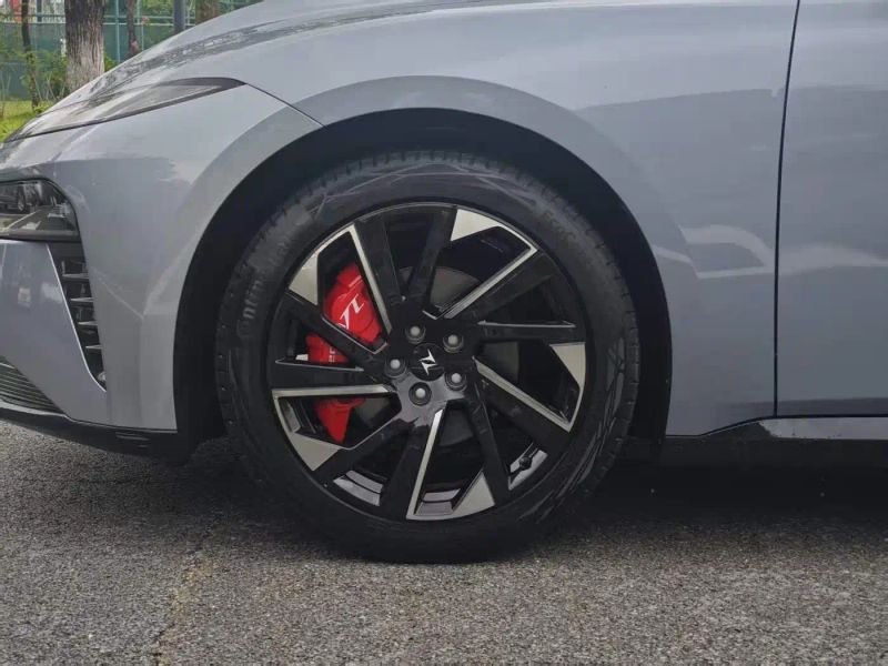 eπ sedan