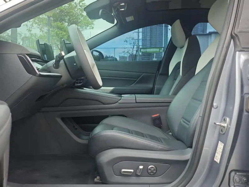 eπ sedan