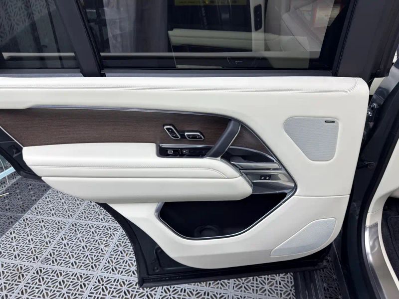 Land_rover range-rover