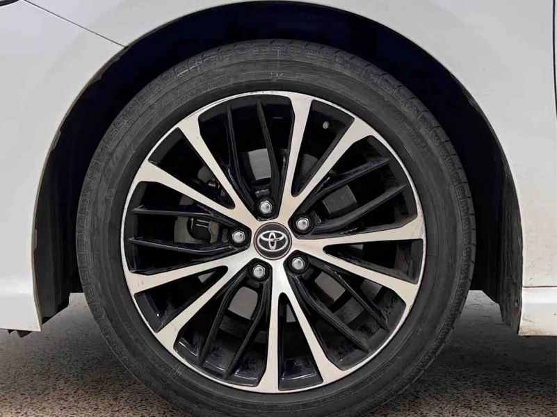 alphard camry