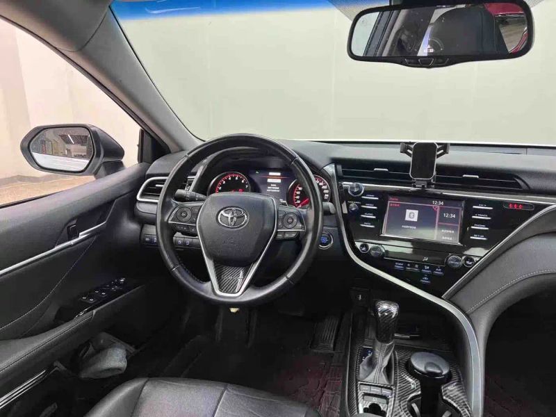 alphard camry