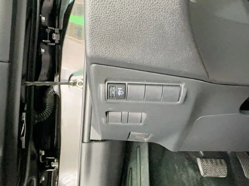 alphard corolla_cross