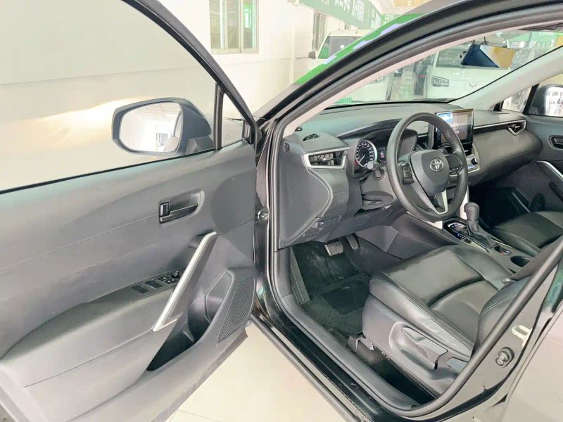 alphard corolla_cross
