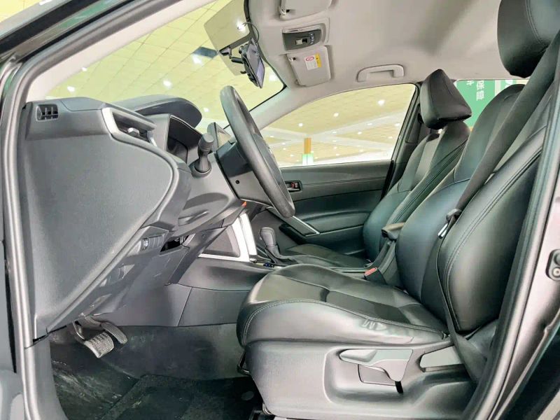 alphard corolla_cross