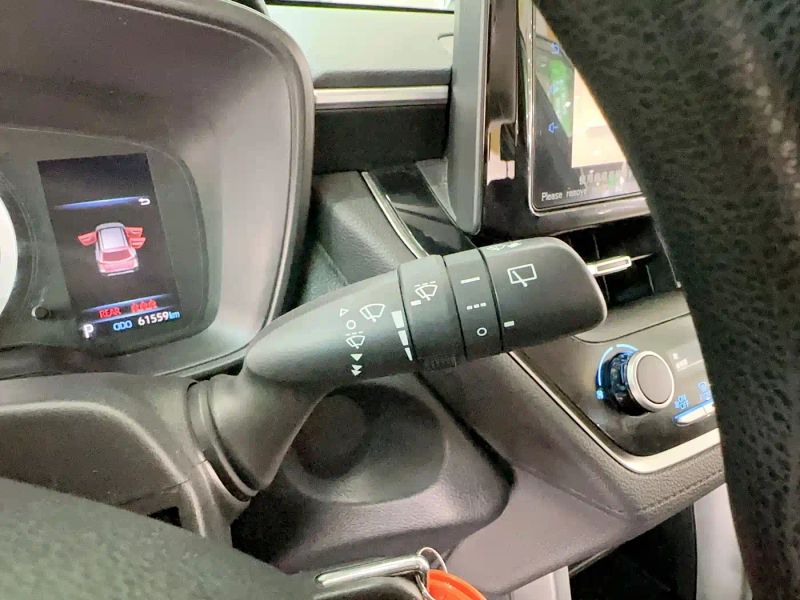 alphard corolla_cross