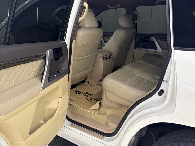 alphard land_cruiser