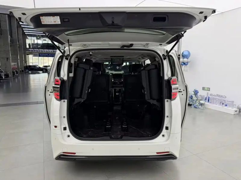 alphard van