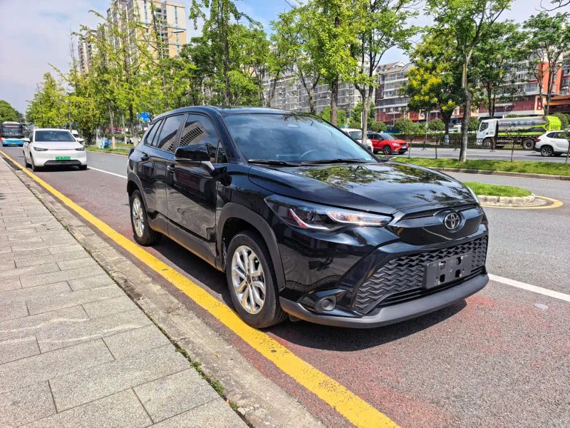 alphard corolla_cross