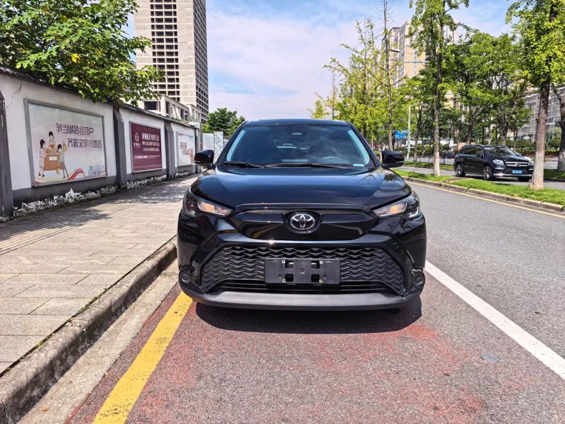 alphard corolla_cross