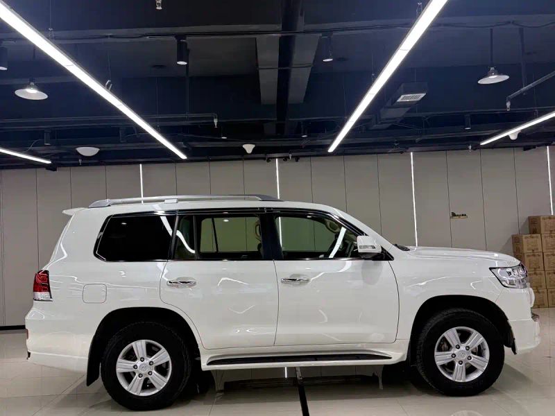 alphard land_cruiser