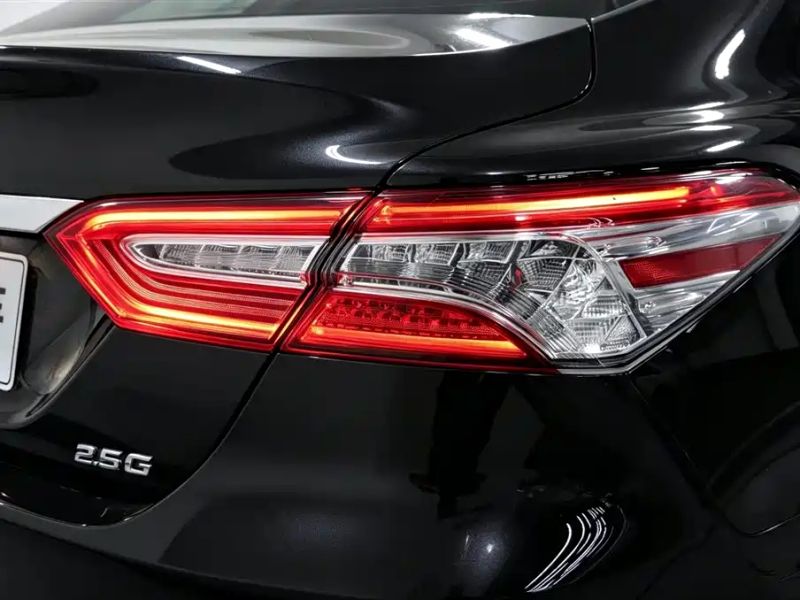 alphard camry