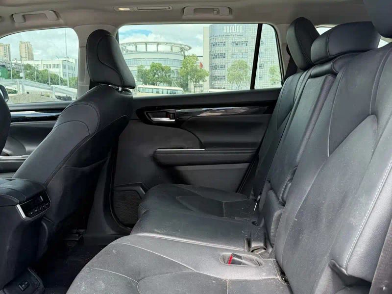 alphard highlander