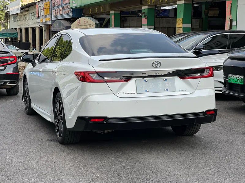 alphard camry