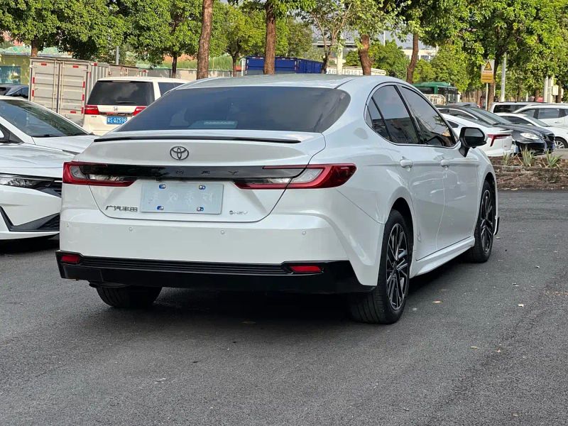 alphard camry