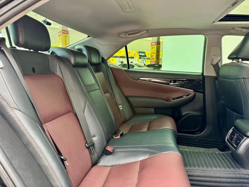 alphard crown