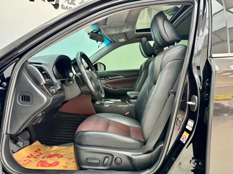 alphard crown