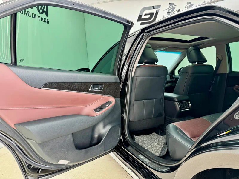 alphard crown