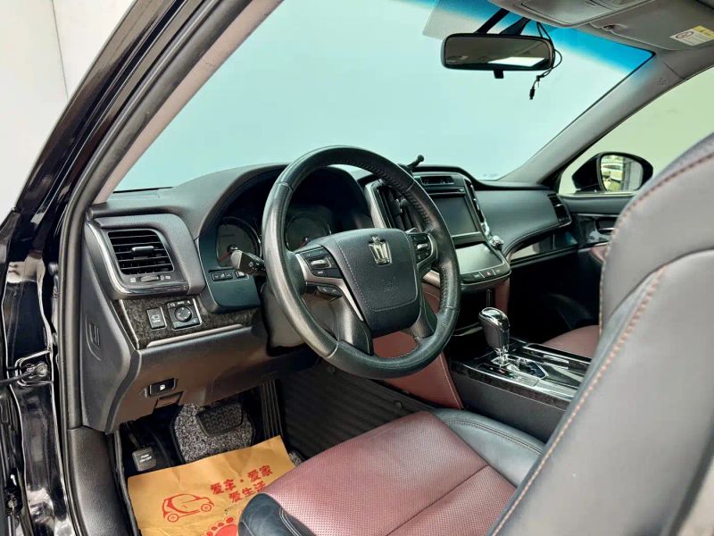 alphard crown
