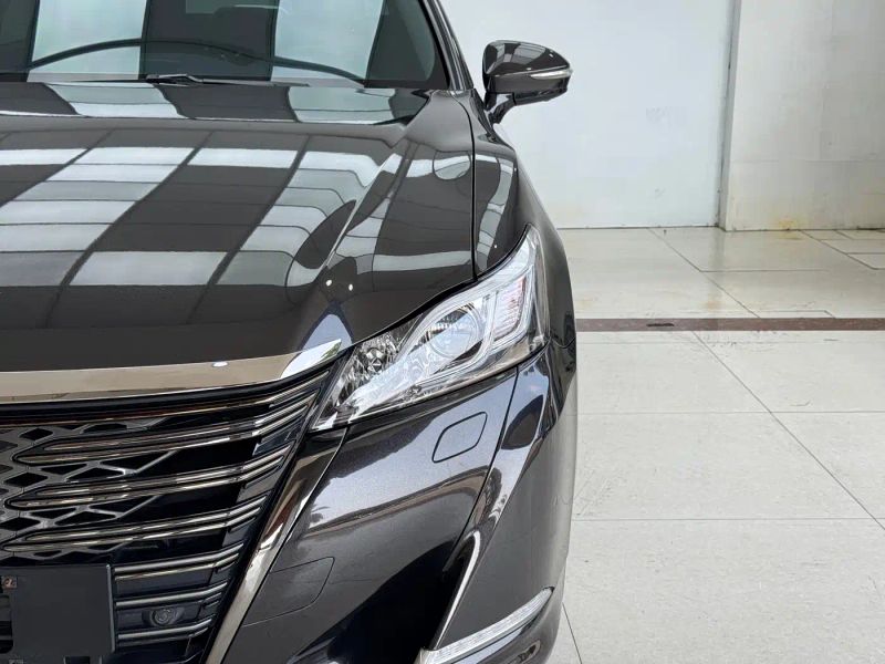 alphard crown