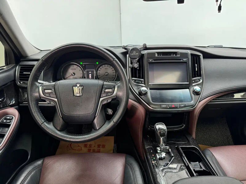 alphard crown