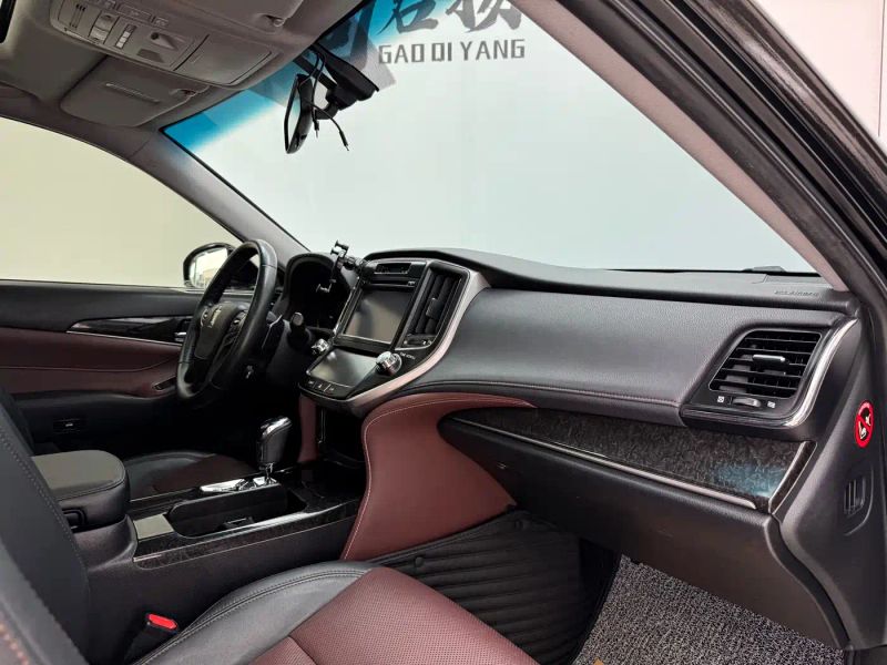 alphard crown
