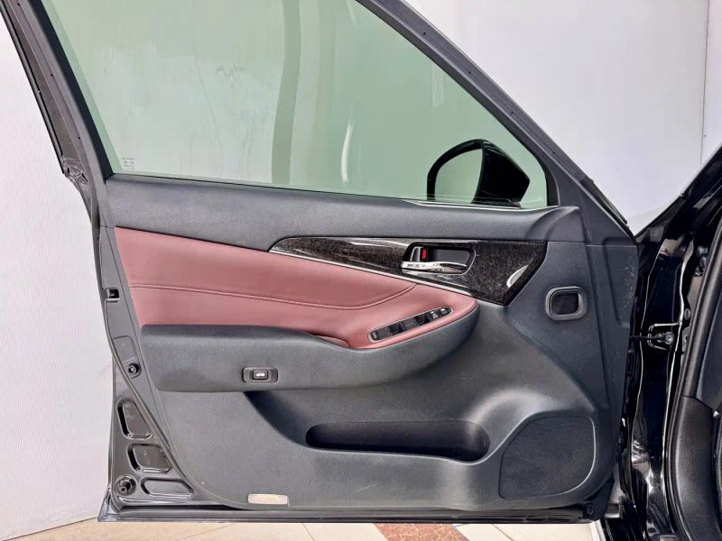alphard crown