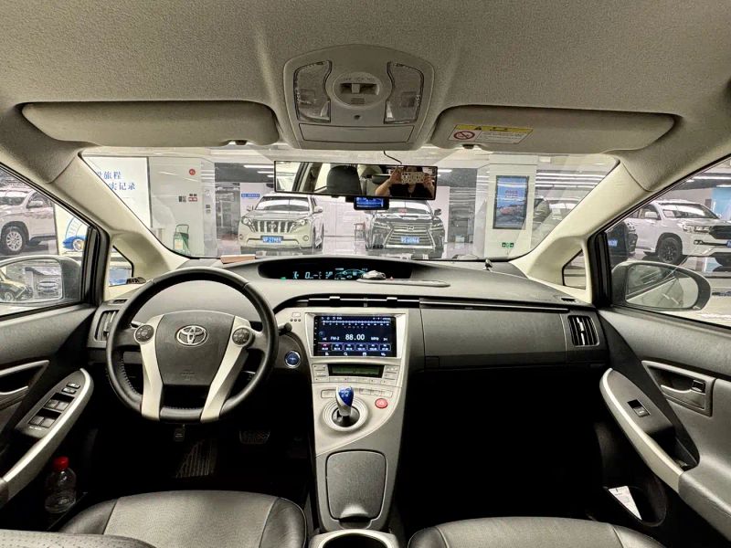 alphard prius