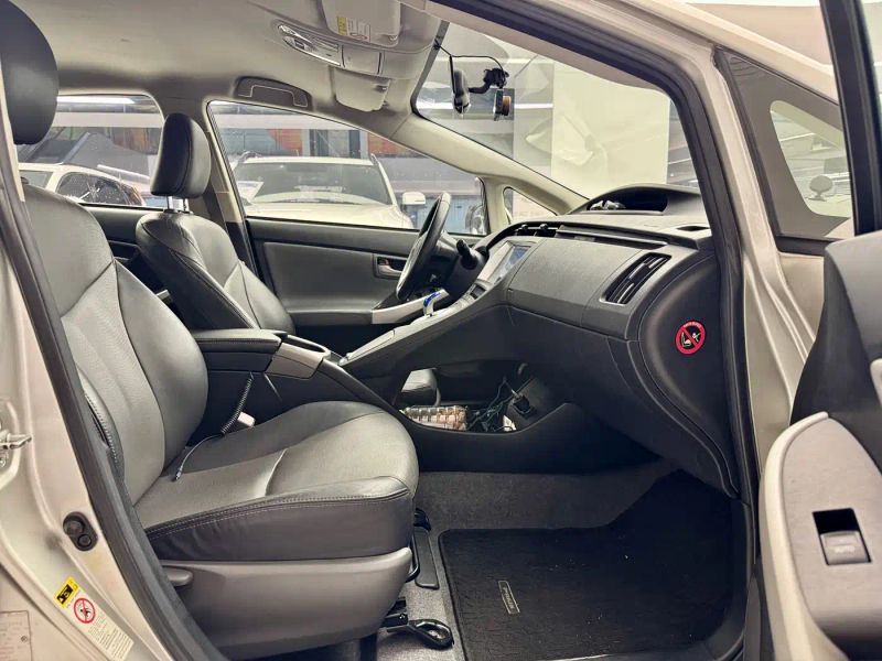 alphard prius