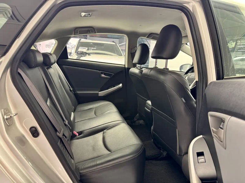 alphard prius