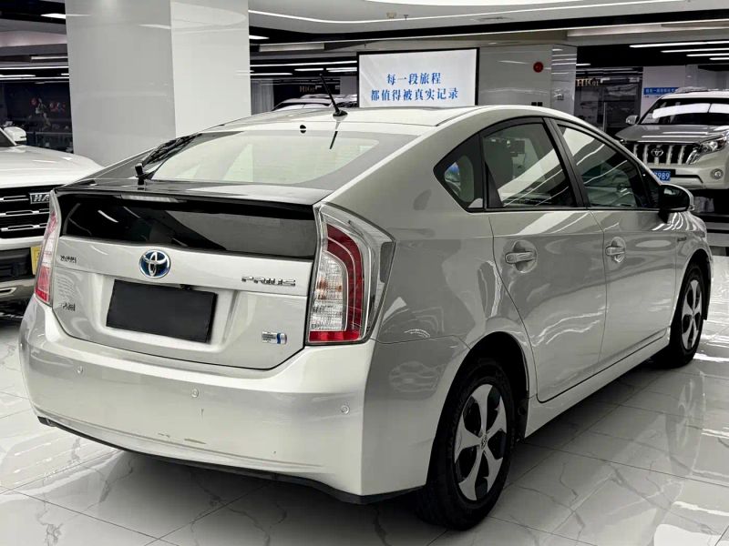 alphard prius