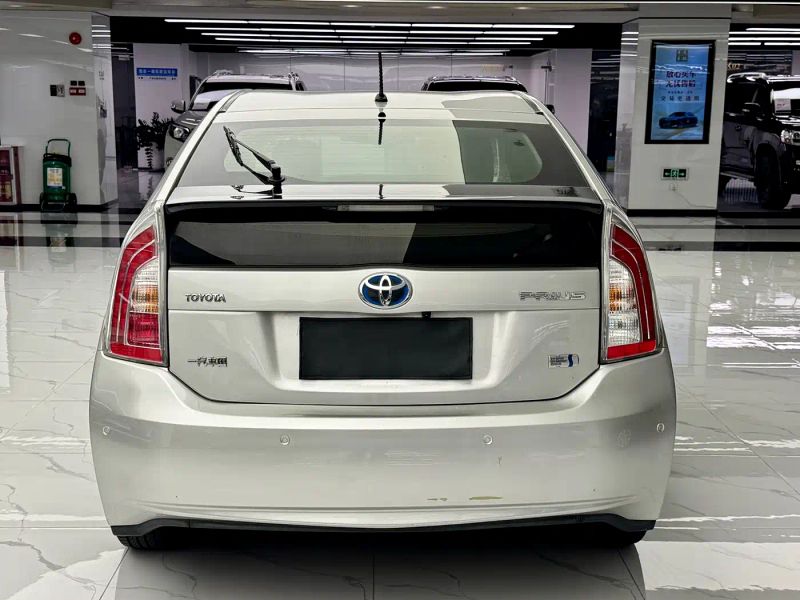 alphard prius