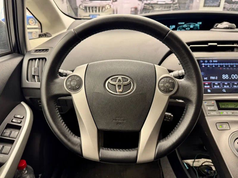alphard prius