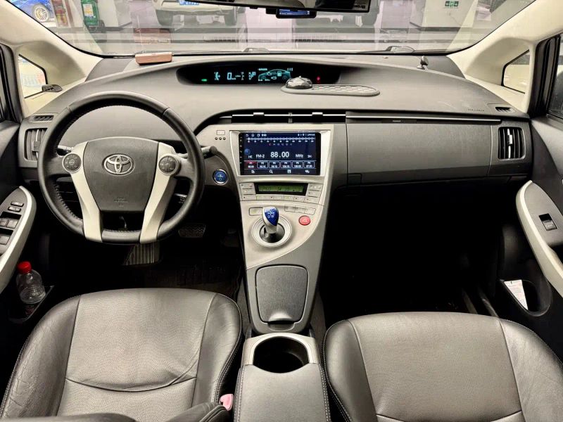 alphard prius