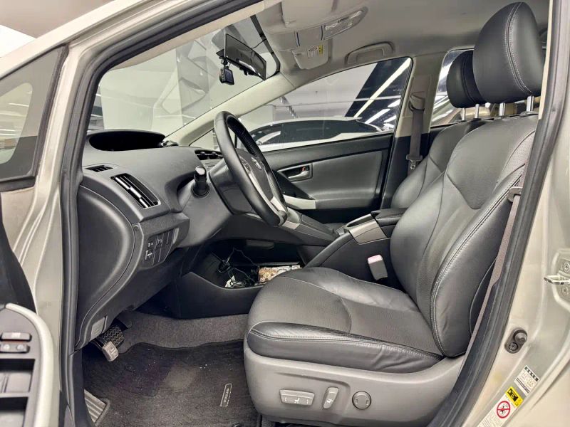 alphard prius