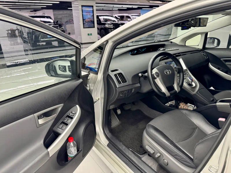 alphard prius
