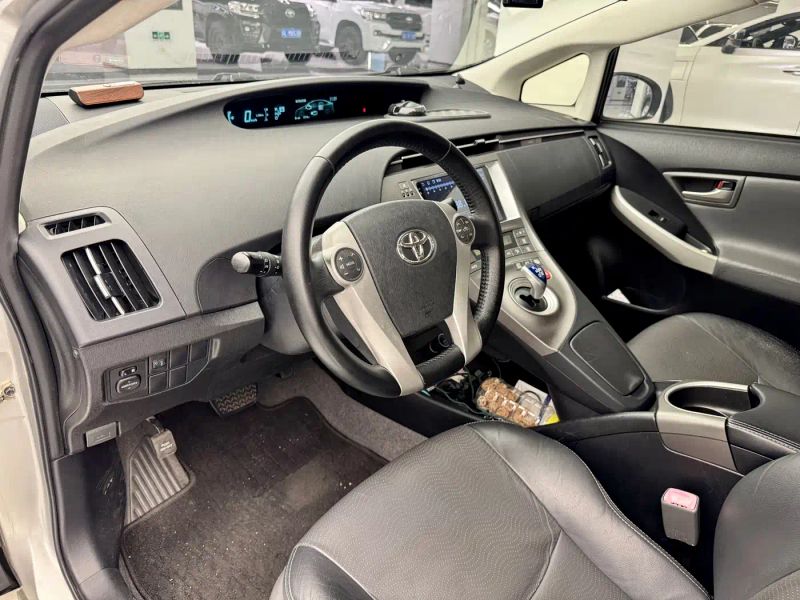alphard prius