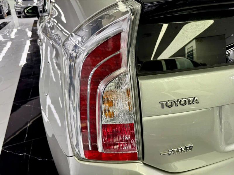 alphard prius