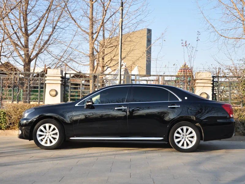 alphard crown
