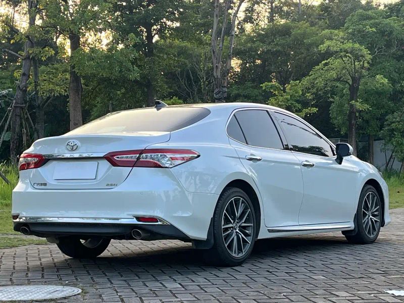 alphard camry