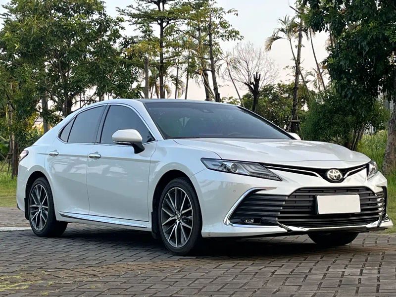 alphard camry