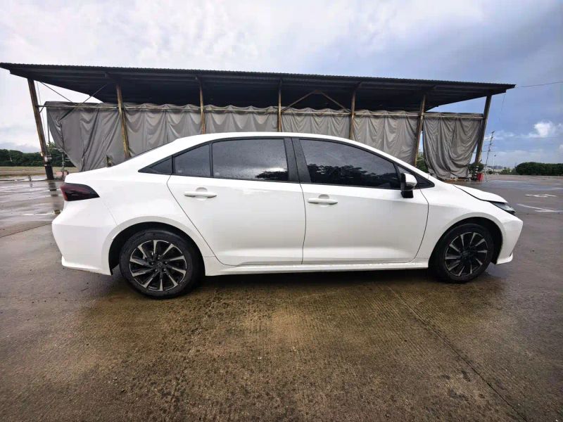 alphard corolla