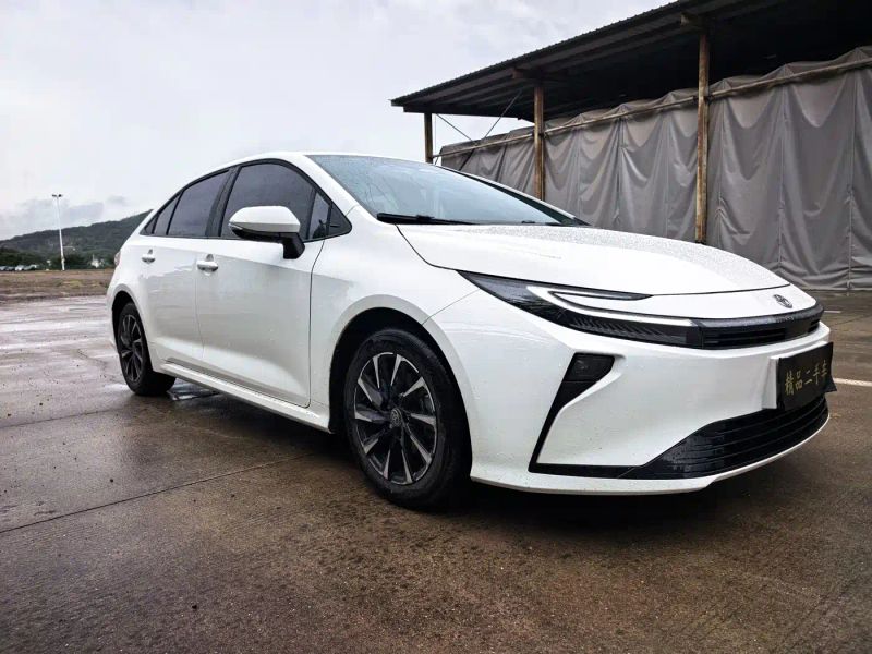 alphard corolla