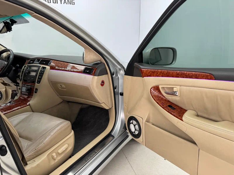 alphard crown