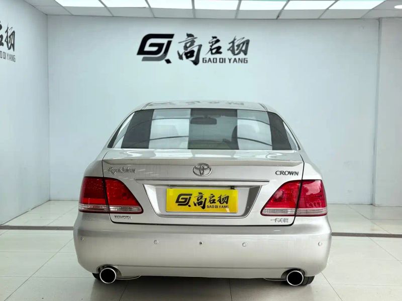alphard crown