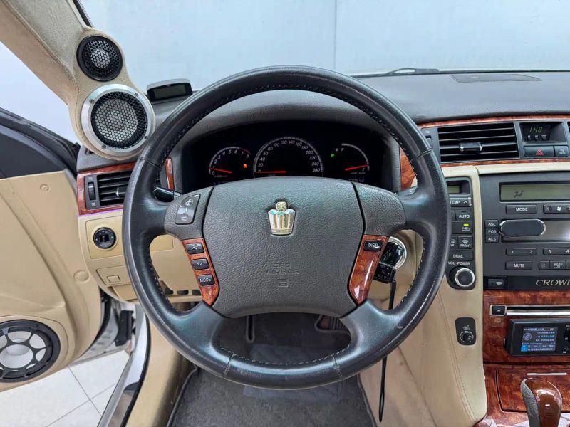 alphard crown