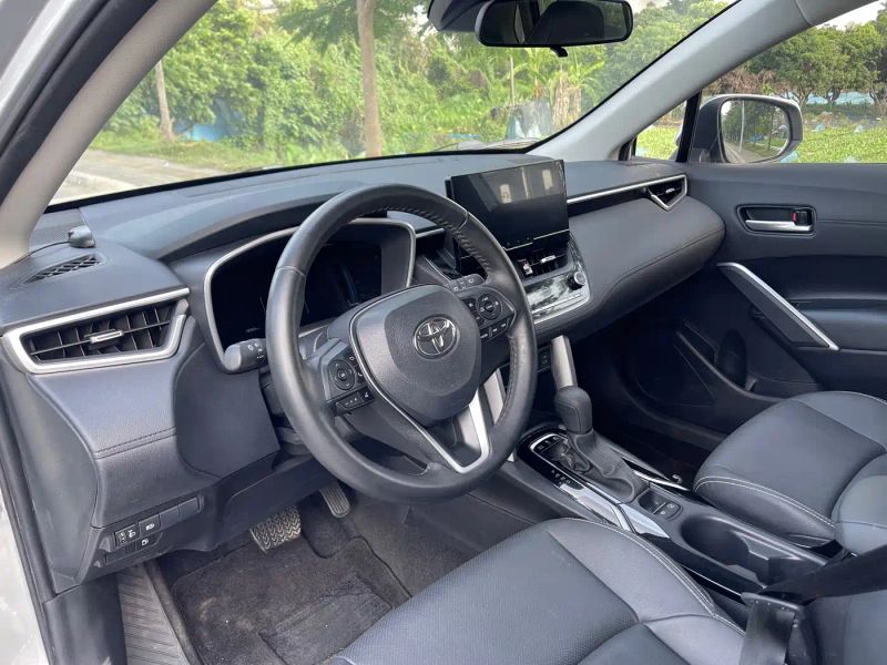 alphard corolla_cross