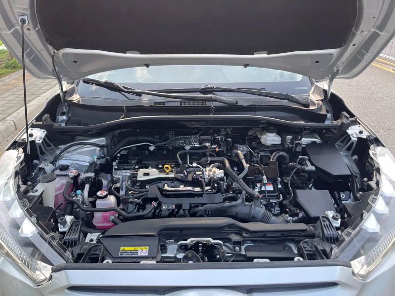 alphard corolla_cross