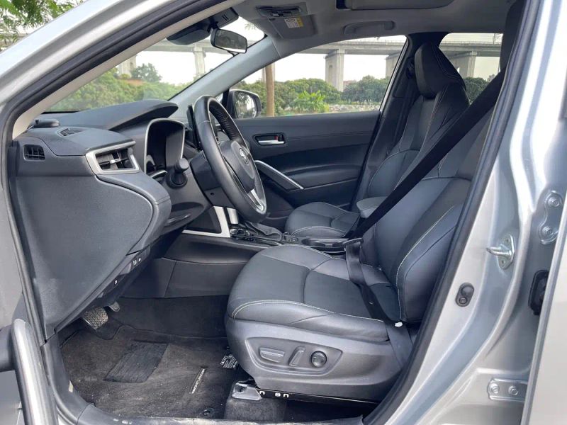 alphard corolla_cross