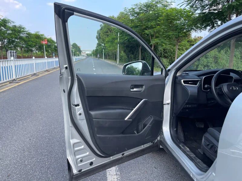 alphard corolla_cross